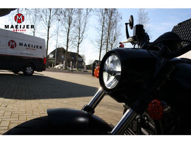 indian - scout-bobber-limited-tech