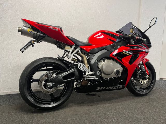 honda - cbr-1000-rr-fireblade