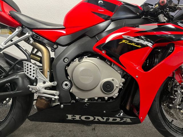 honda - cbr-1000-rr-fireblade