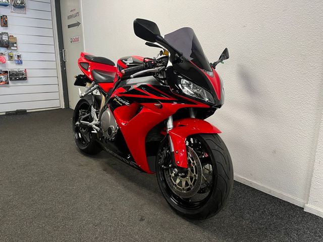 honda - cbr-1000-rr-fireblade