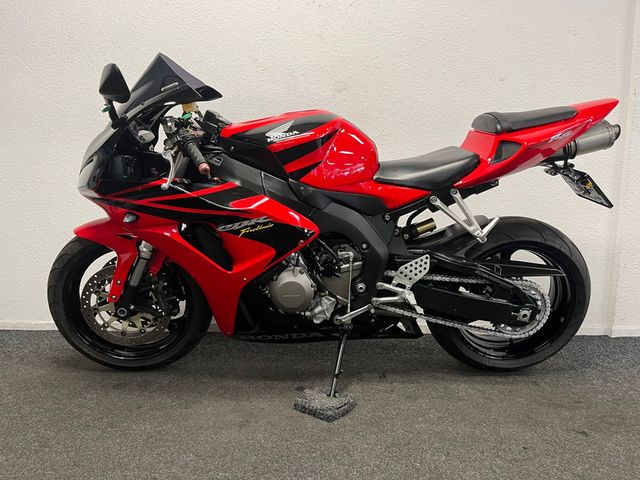 honda - cbr-1000-rr-fireblade
