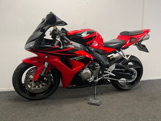 honda - cbr-1000-rr-fireblade