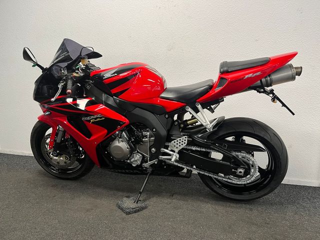 honda - cbr-1000-rr-fireblade