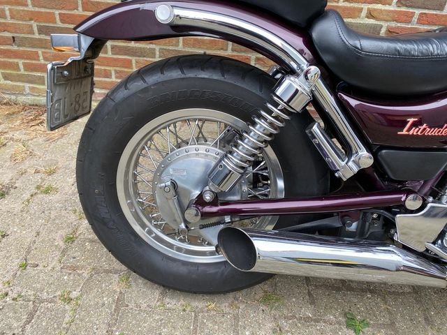 suzuki - vs-750-intruder