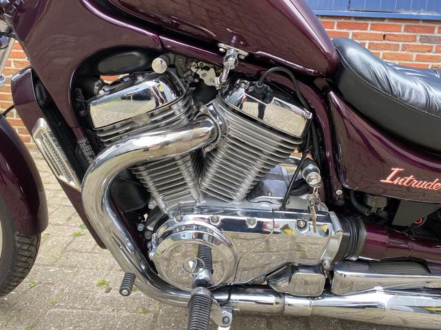 suzuki - vs-750-intruder