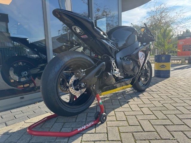 honda - cbr-1000-rr-fireblade