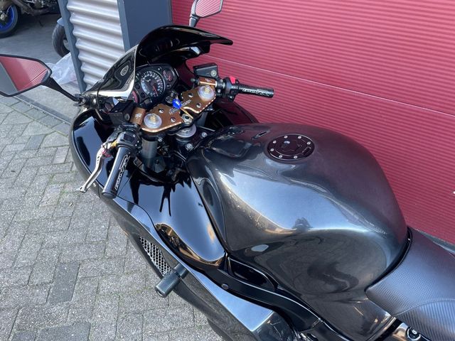 suzuki - gsx-r-1300-hayabusa