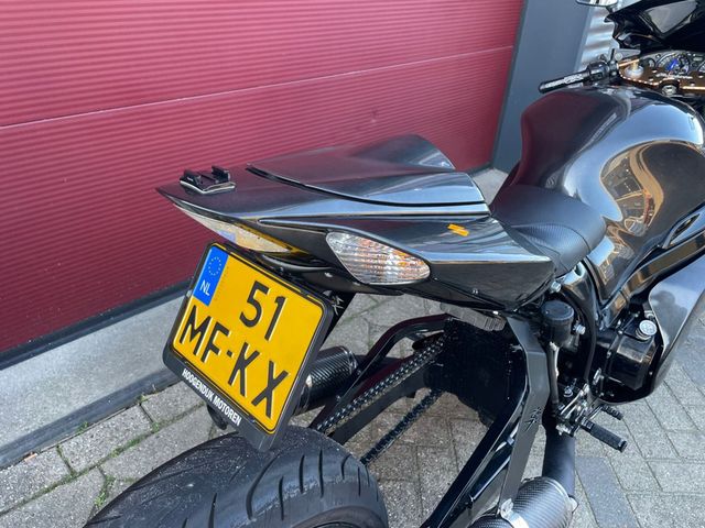 suzuki - gsx-r-1300-hayabusa