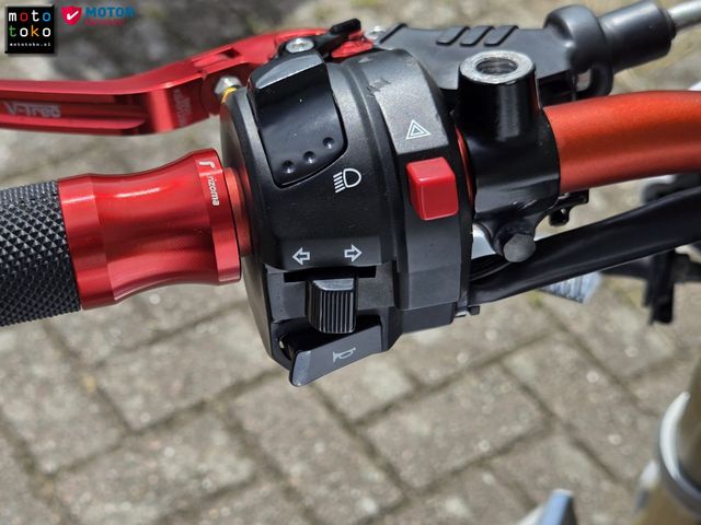 suzuki - gsr-750