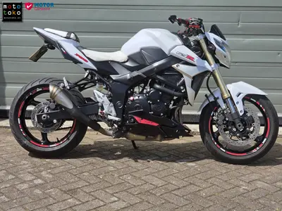 SUZUKI GSR 750 – foto 2