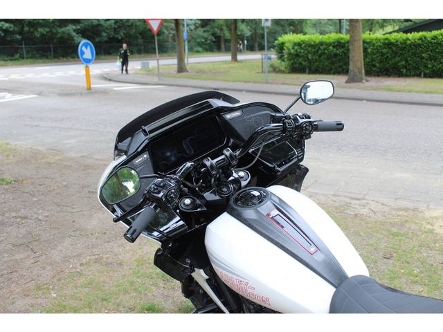 harley-davidson - road-glide-cvo-fltrxse