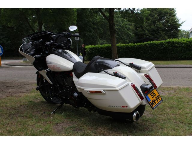 harley-davidson - road-glide-cvo-fltrxse