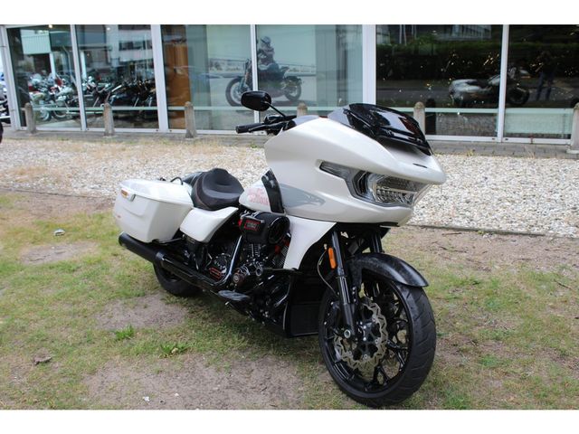 harley-davidson - road-glide-cvo-fltrxse