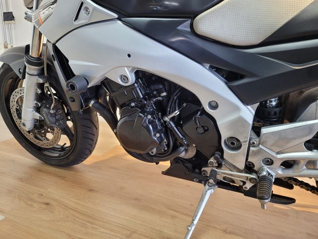 suzuki - gsr-600