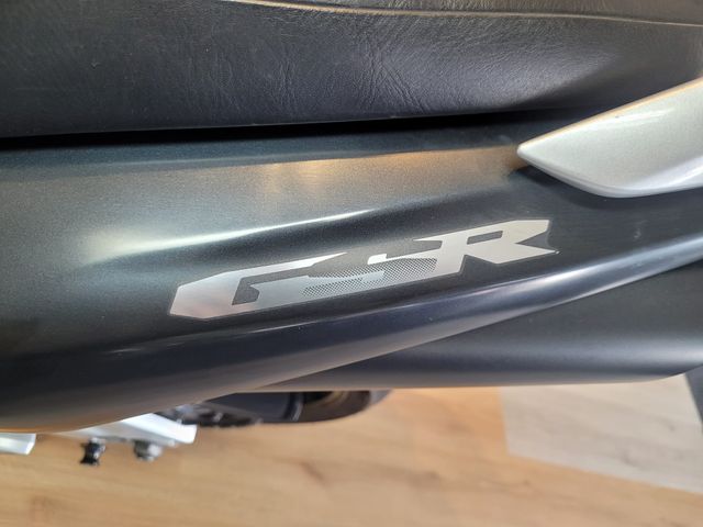suzuki - gsr-600