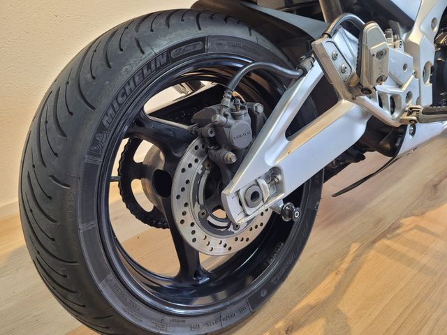 suzuki - gsr-600