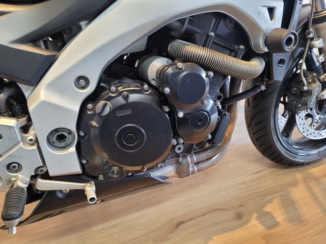 suzuki - gsr-600