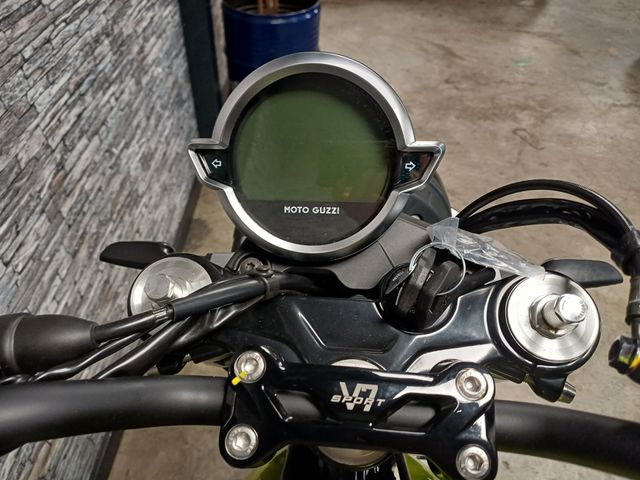 moto-guzzi - v-7-sport
