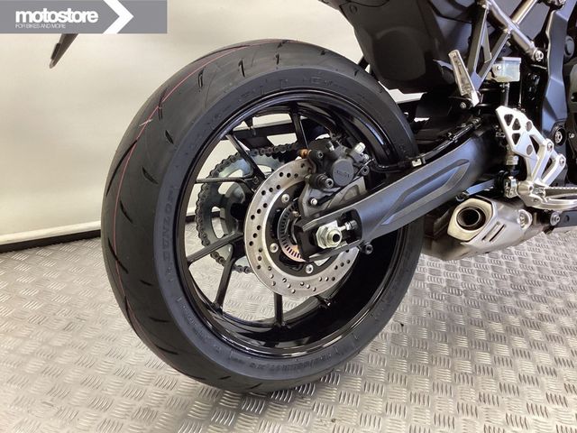 suzuki - gsx-8t
