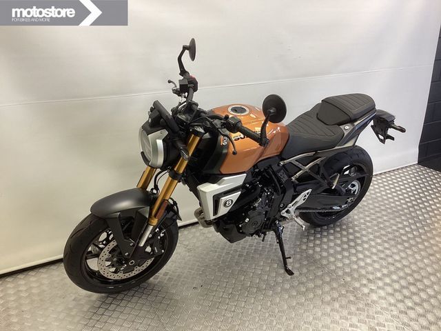 suzuki - gsx-8t