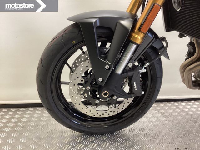 suzuki - gsx-8t