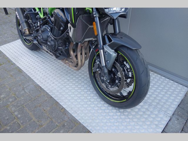 kawasaki - z900
