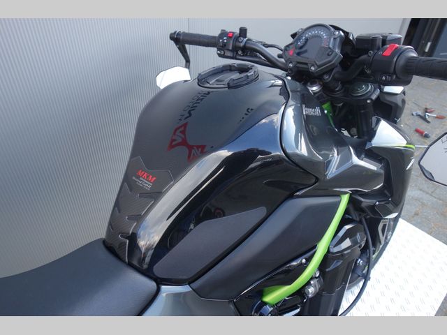 kawasaki - z900