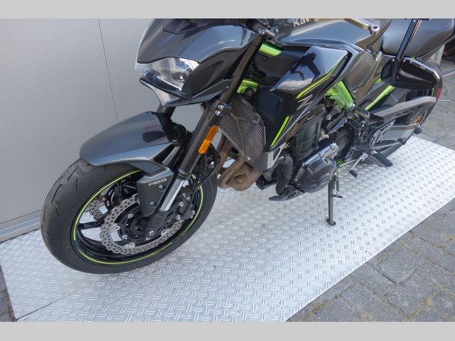 kawasaki - z900