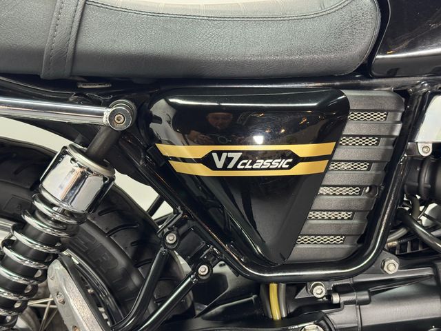 moto-guzzi - v-7-classic