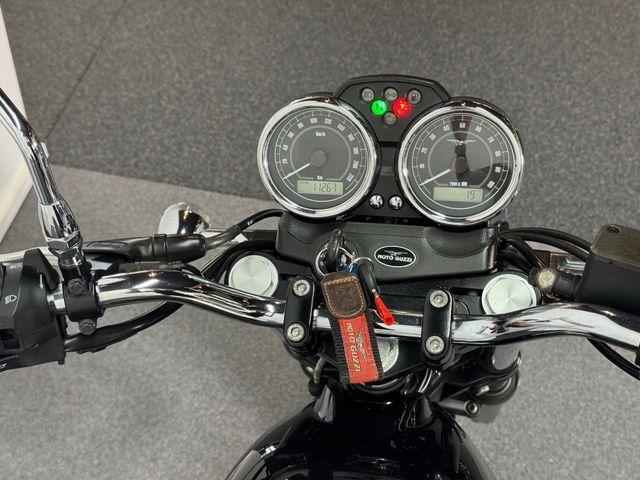 moto-guzzi - v-7-classic