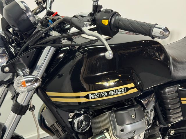 moto-guzzi - v-7-classic