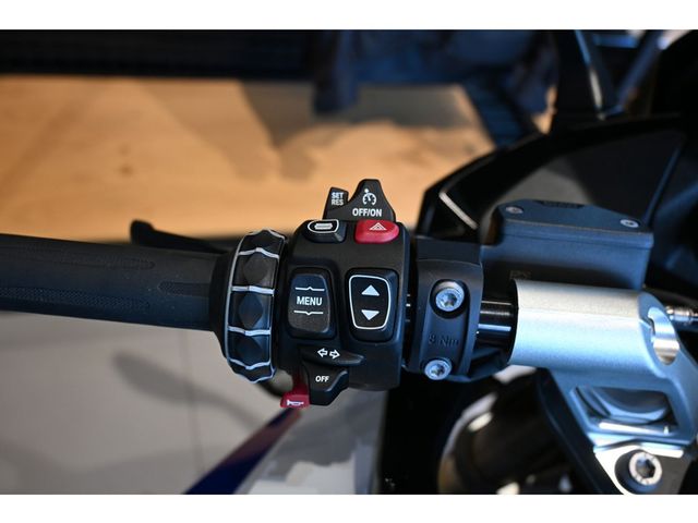 bmw - r-1300-rs