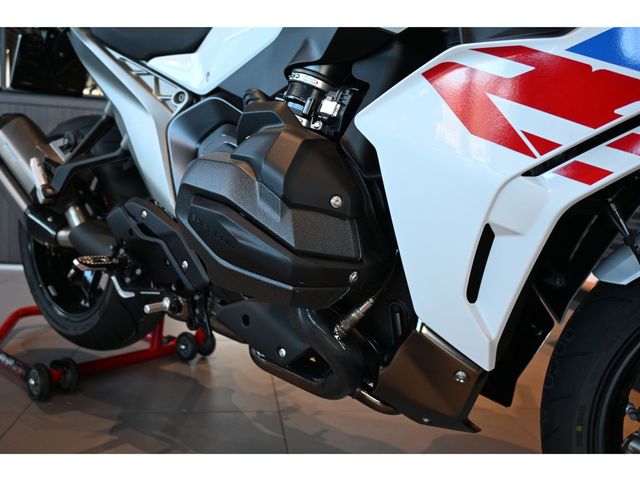 bmw - r-1300-rs