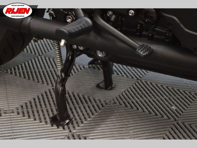 triumph - bonneville-t-120-black