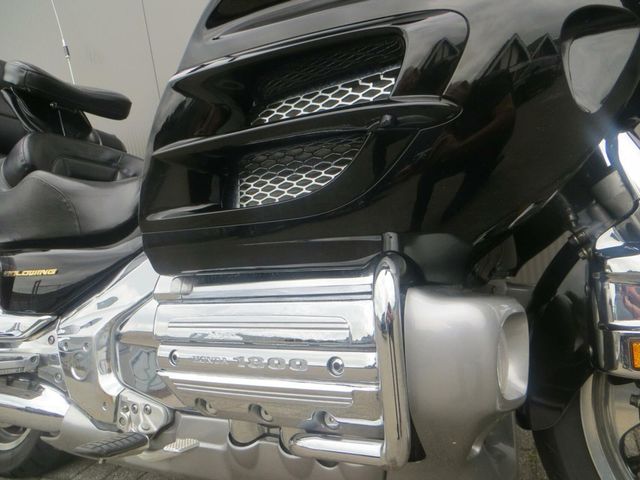honda - gl-1800-goldwing