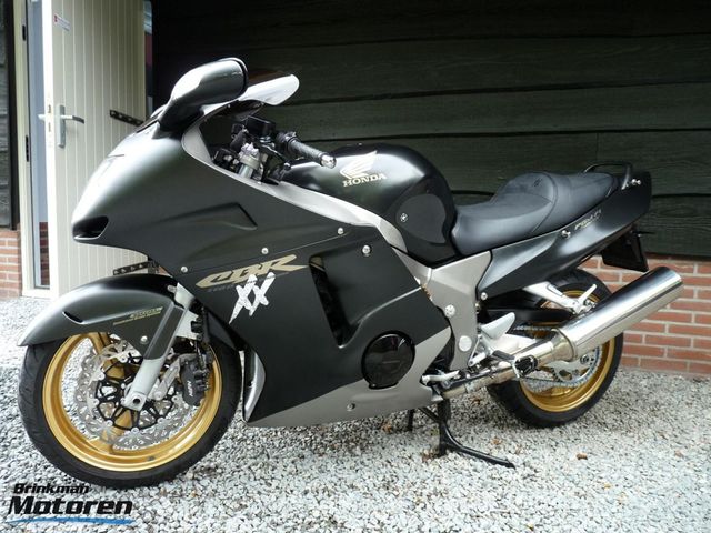 honda - cbr-1100--xx-super-blackbird