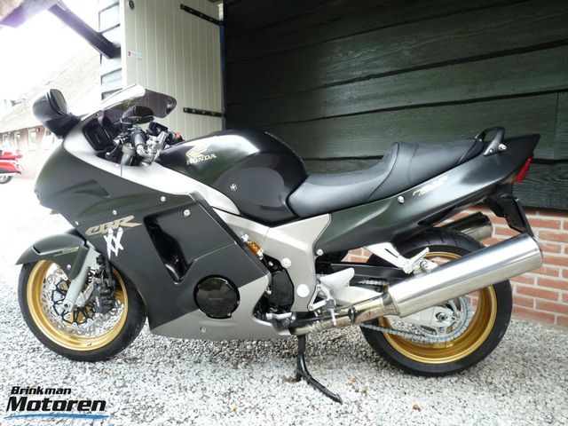 honda - cbr-1100--xx-super-blackbird