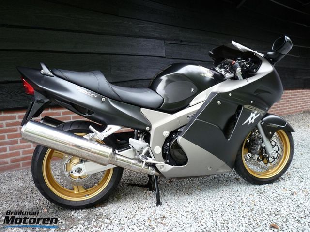 honda - cbr-1100--xx-super-blackbird