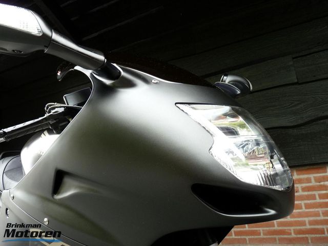 honda - cbr-1100--xx-super-blackbird