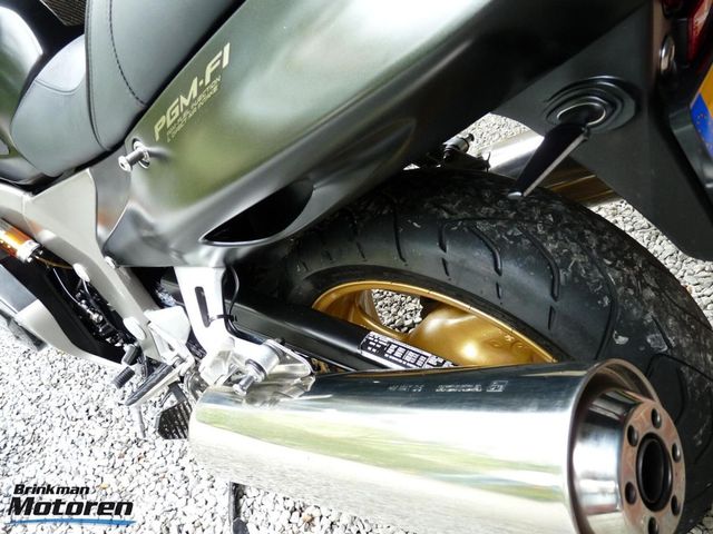 honda - cbr-1100--xx-super-blackbird