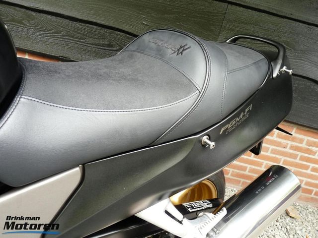 honda - cbr-1100--xx-super-blackbird