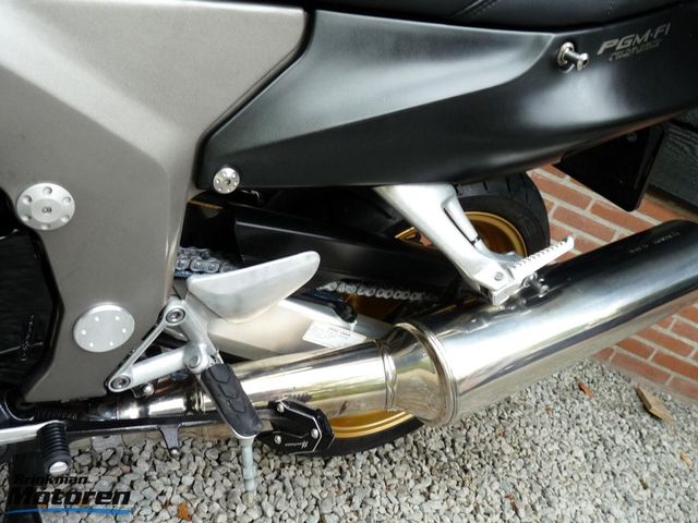 honda - cbr-1100--xx-super-blackbird