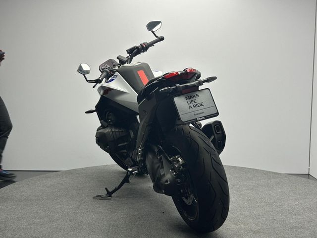 bmw - r-1300-r