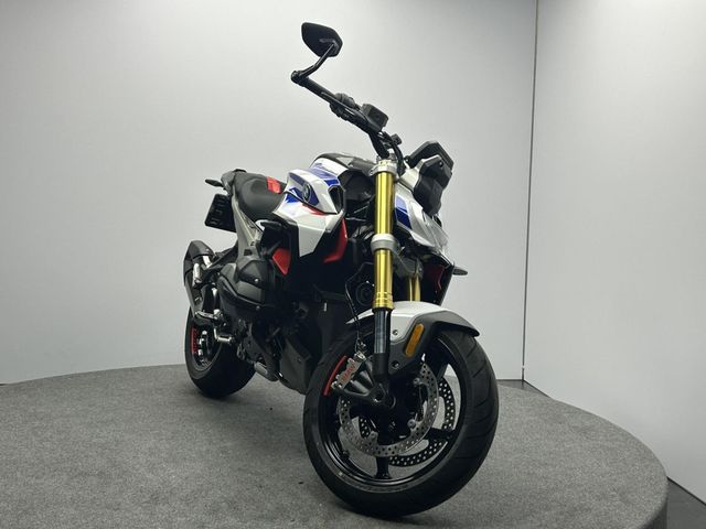 bmw - r-1300-r