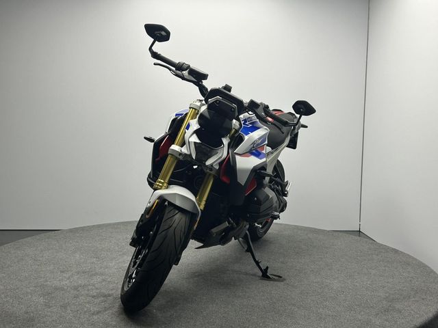 bmw - r-1300-r
