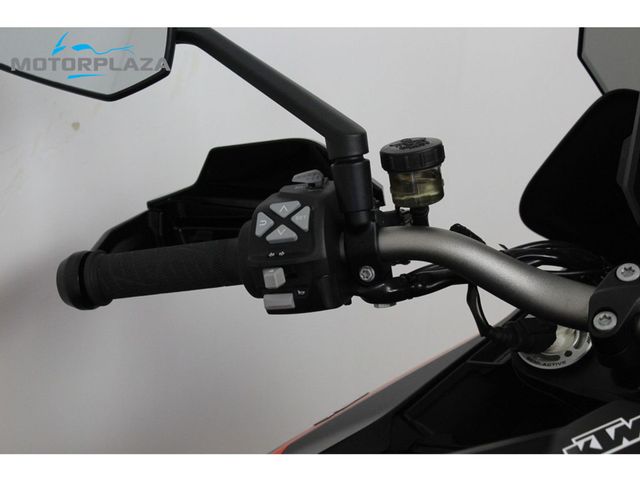 ktm - 1290-super-duke-gt