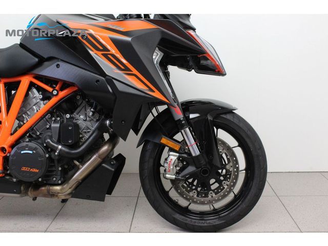 ktm - 1290-super-duke-gt