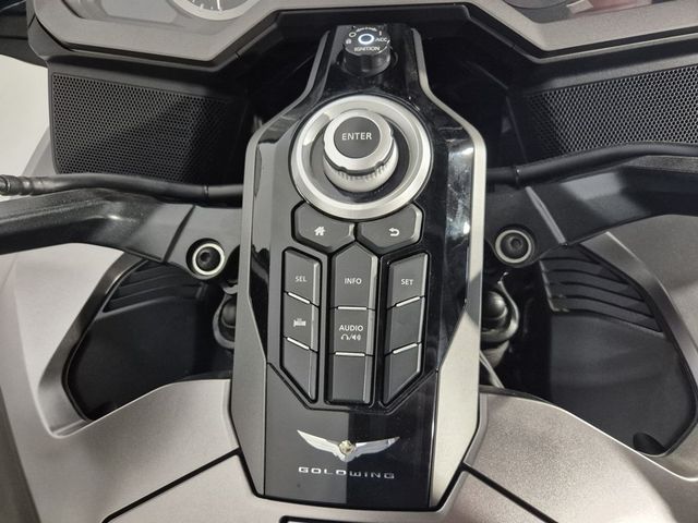 honda - gl-1800-goldwing-f6b