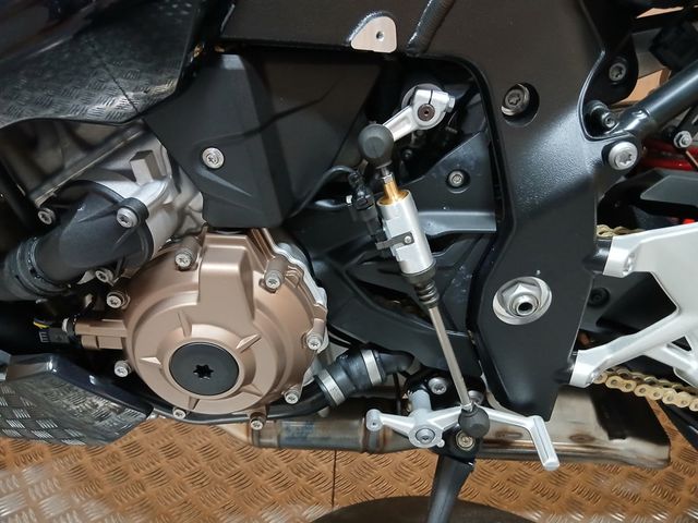 bmw - s-1000-r