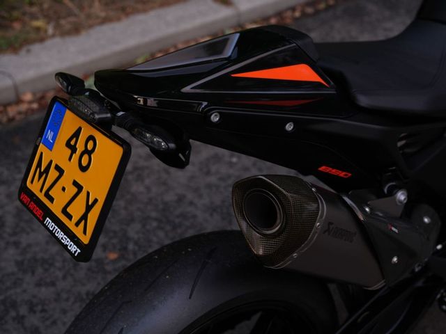 ktm - 890-duke-l